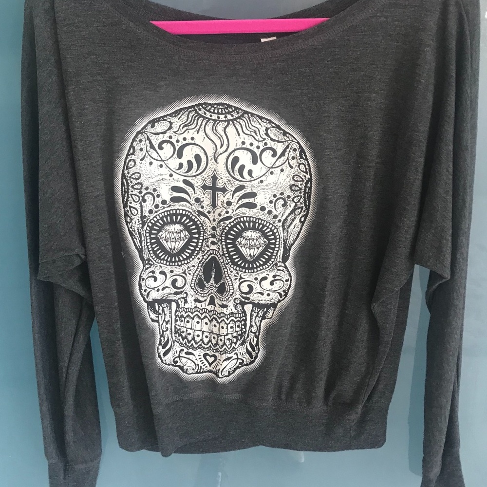 Skelaton top